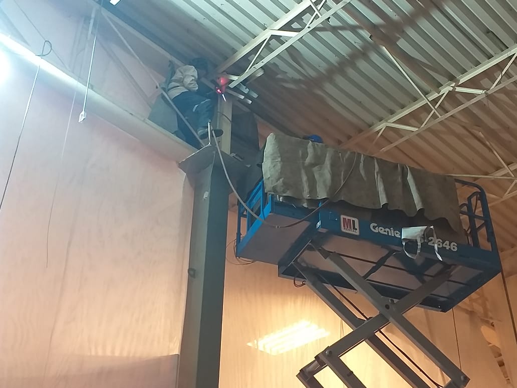 Trabajo en cubierta industrial